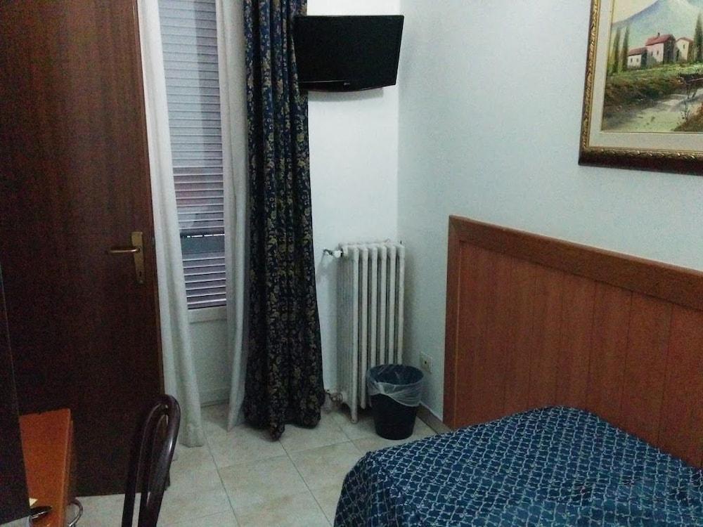 Hotel Aurelia Milano Centrale Bagian luar foto