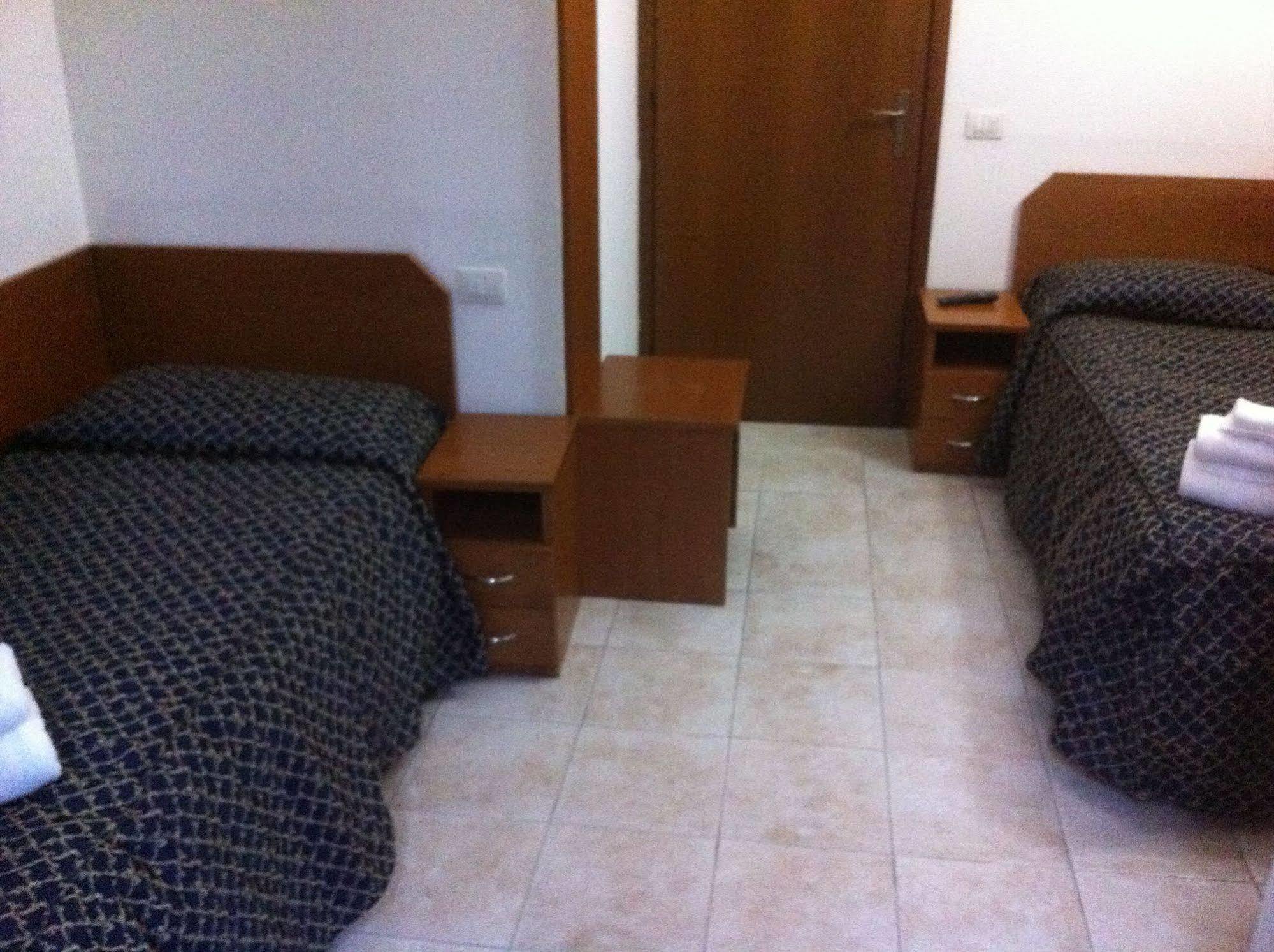 Hotel Aurelia Milano Centrale Bagian luar foto