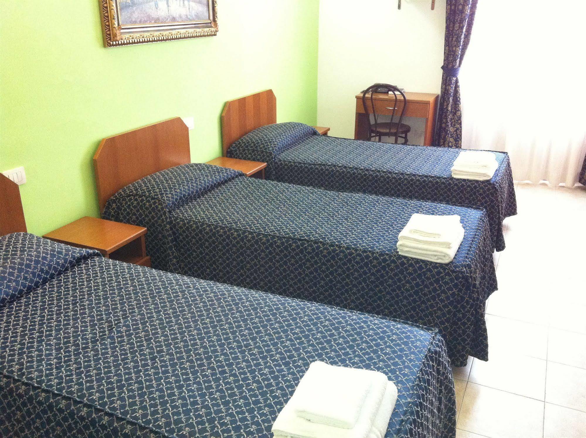 Hotel Aurelia Milano Centrale Bagian luar foto